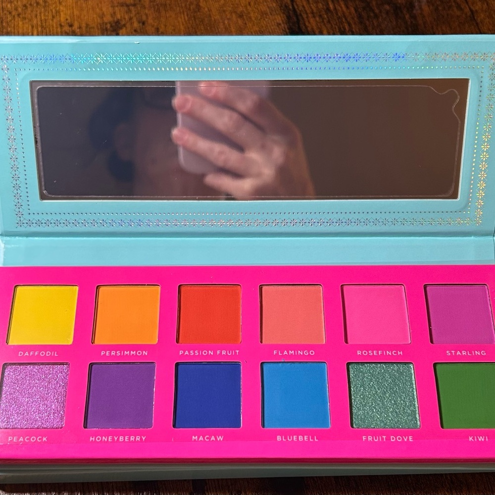 ❤️⭐ Ace Beaute Slice of Paradise Eyeshadow Palette - Picture 3 of 4